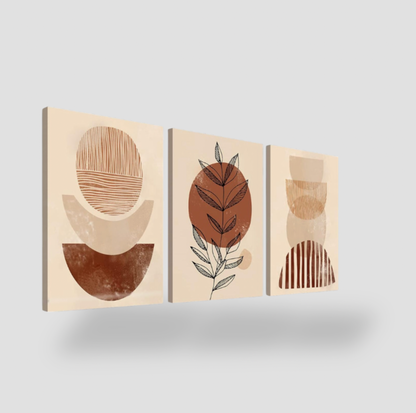 Trois toiles bohèmes mid-century avec formes abstraites et tons terre, vue produit en angle