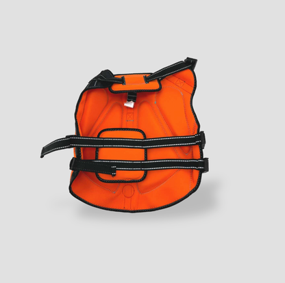 Vue de dessus du gilet de sauvetage pour chien orange montrant la poignée sur le dessus et deux sangles d'ajustement réfléchissantes