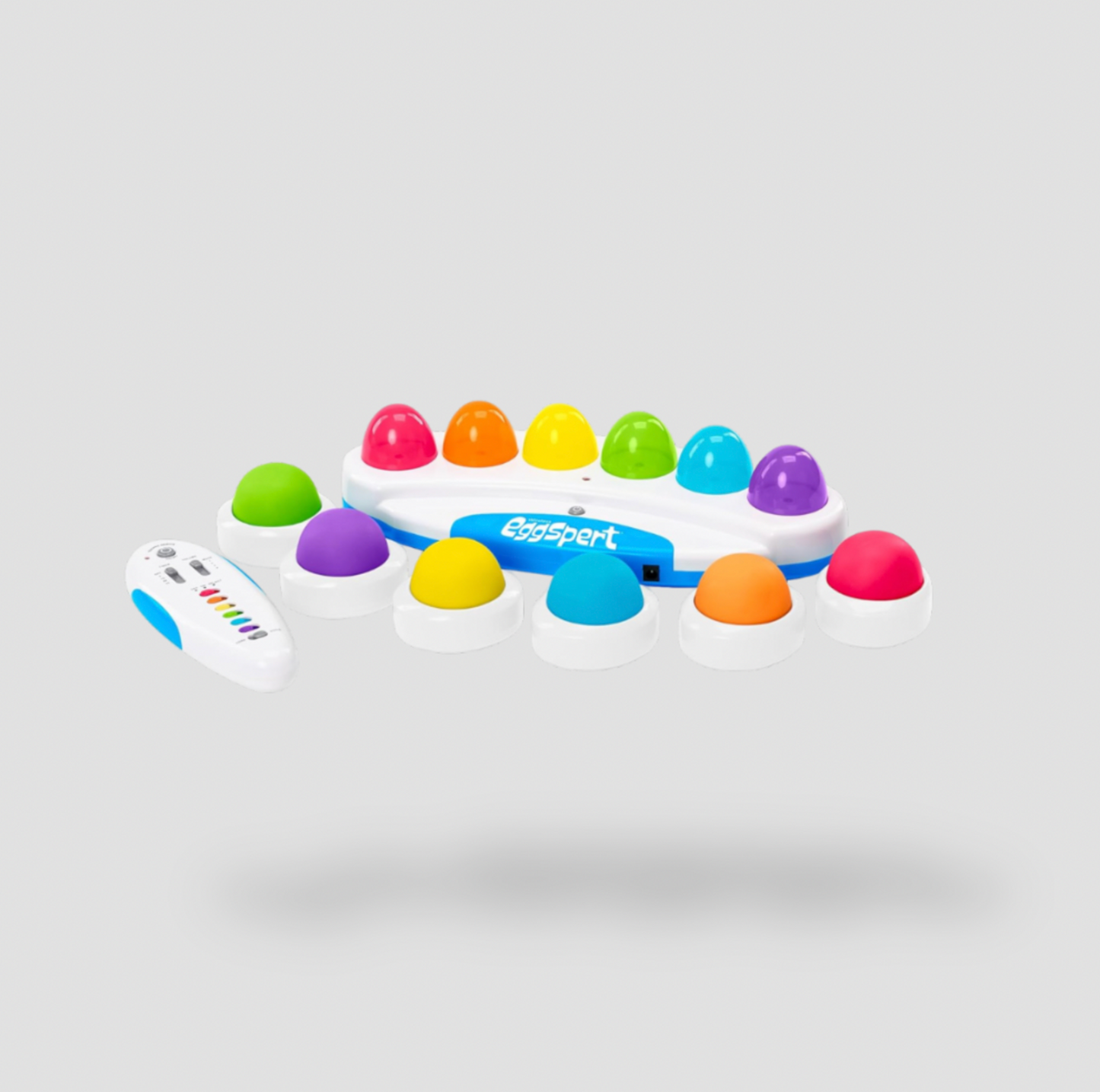 Base de buzzer pour salle de classe Eggspert blanche avec six boutons dôme arc-en-ciel intégrés, six buzzers dôme sans fil assortis et télécommande pour enseignant, vue de dessus