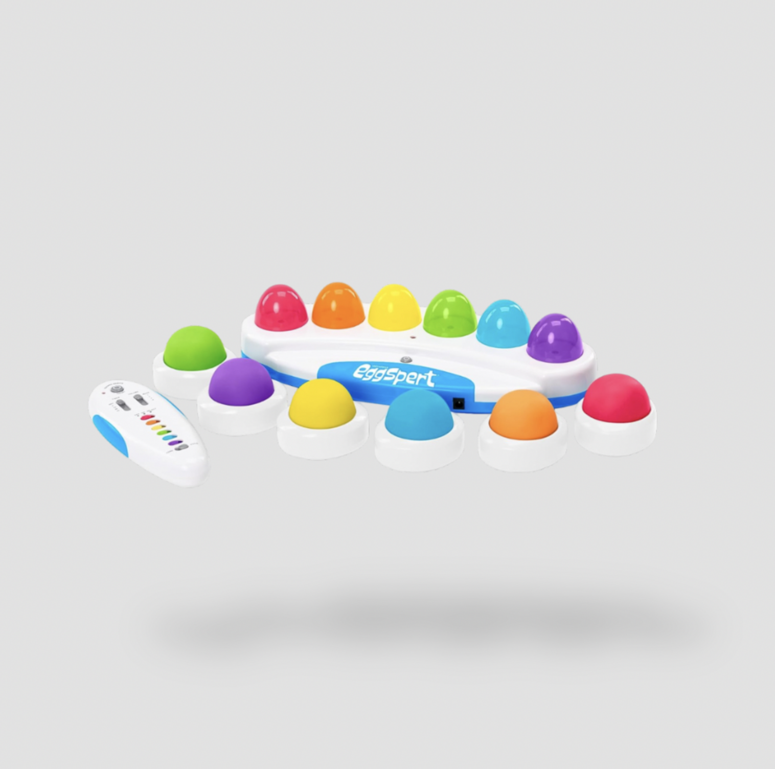 Base de buzzer pour salle de classe Eggspert blanche avec six boutons dôme arc-en-ciel intégrés, six buzzers dôme sans fil assortis et télécommande pour enseignant, vue de dessus