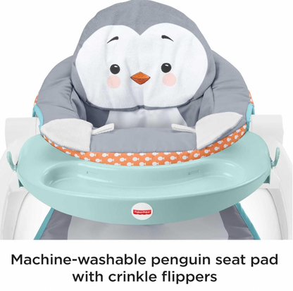 Parent installant un bébé dans le siège au sol Fisher-Price Sit-Me-Up pingouin dans un salon