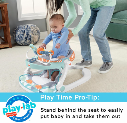 Vue de côté du siège au sol Fisher-Price Sit-Me-Up pingouin avec barre de jouets et plateau de collation avec dimensions