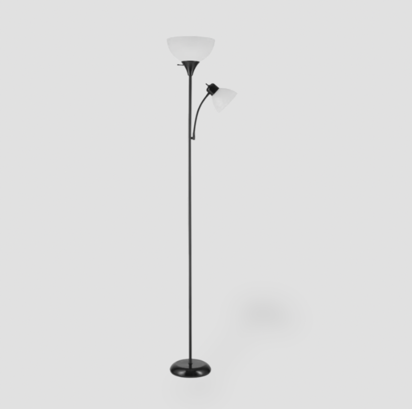 Lampadaire torchère Globe Electric Delilah noir avec bras de lecture orientable et abat-jours blancs