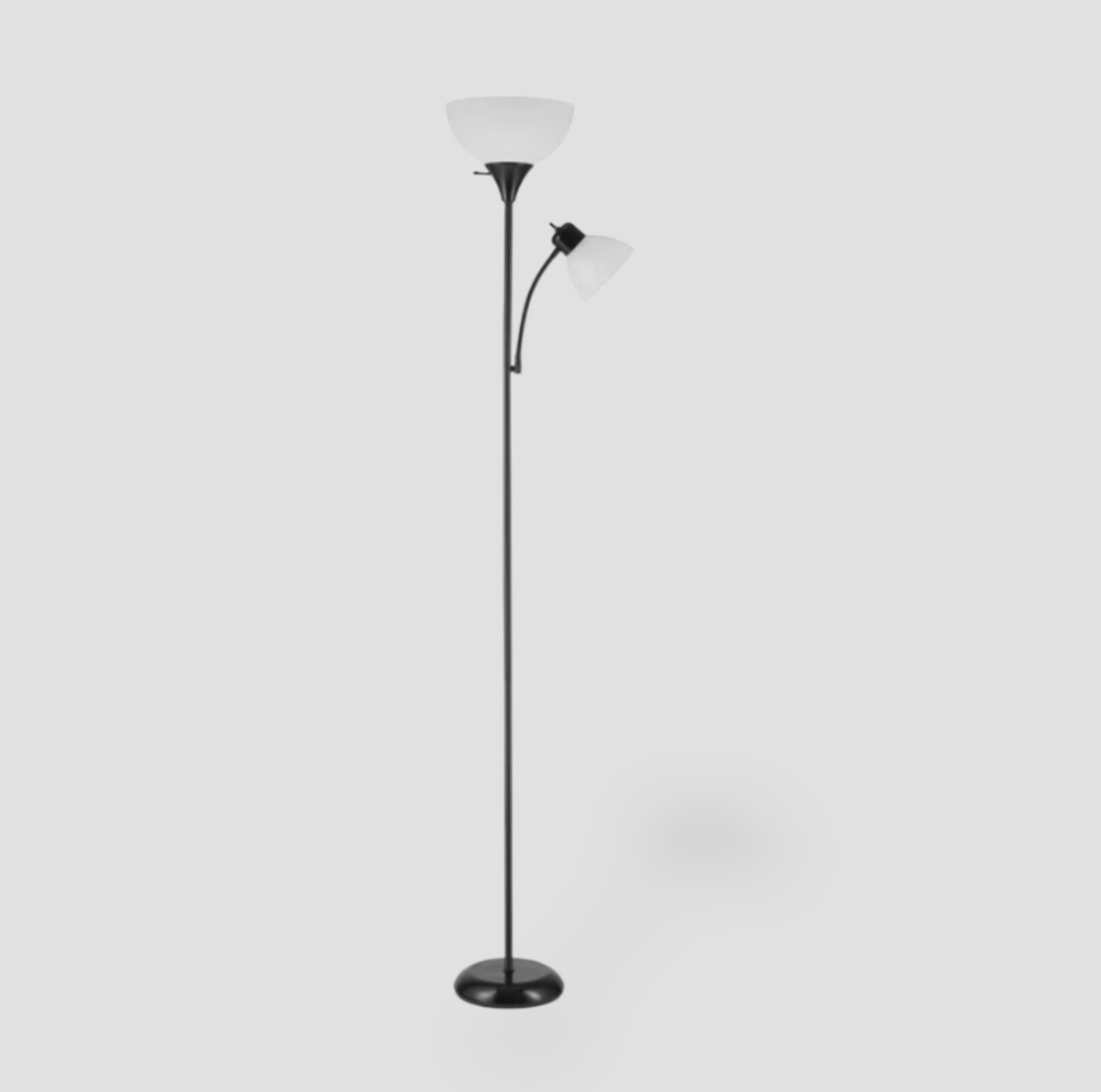Lampadaire torchère Globe Electric Delilah noir avec bras de lecture orientable et abat-jours blancs