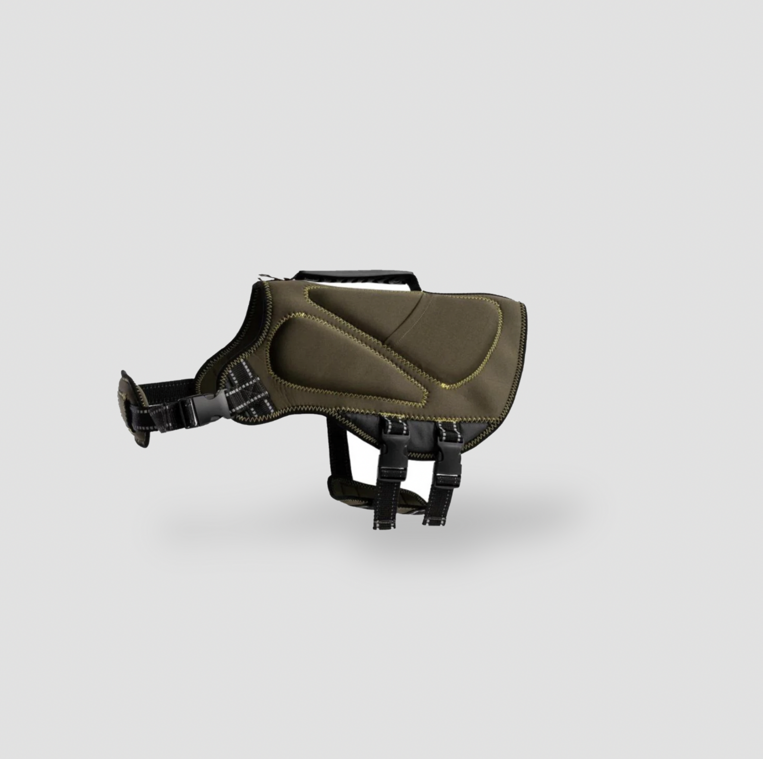 Vue de côté du gilet de sauvetage pour chien en néoprène vert avec poignée sur le dessus, sangle réfléchissante et boucles à relâchement latéral