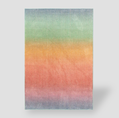 Tapis pour enfants touffeté rectangulaire en dégradé arc-en-ciel avec bandes horizontales bleu, vert, orange, rouge et rose, vue de dessus