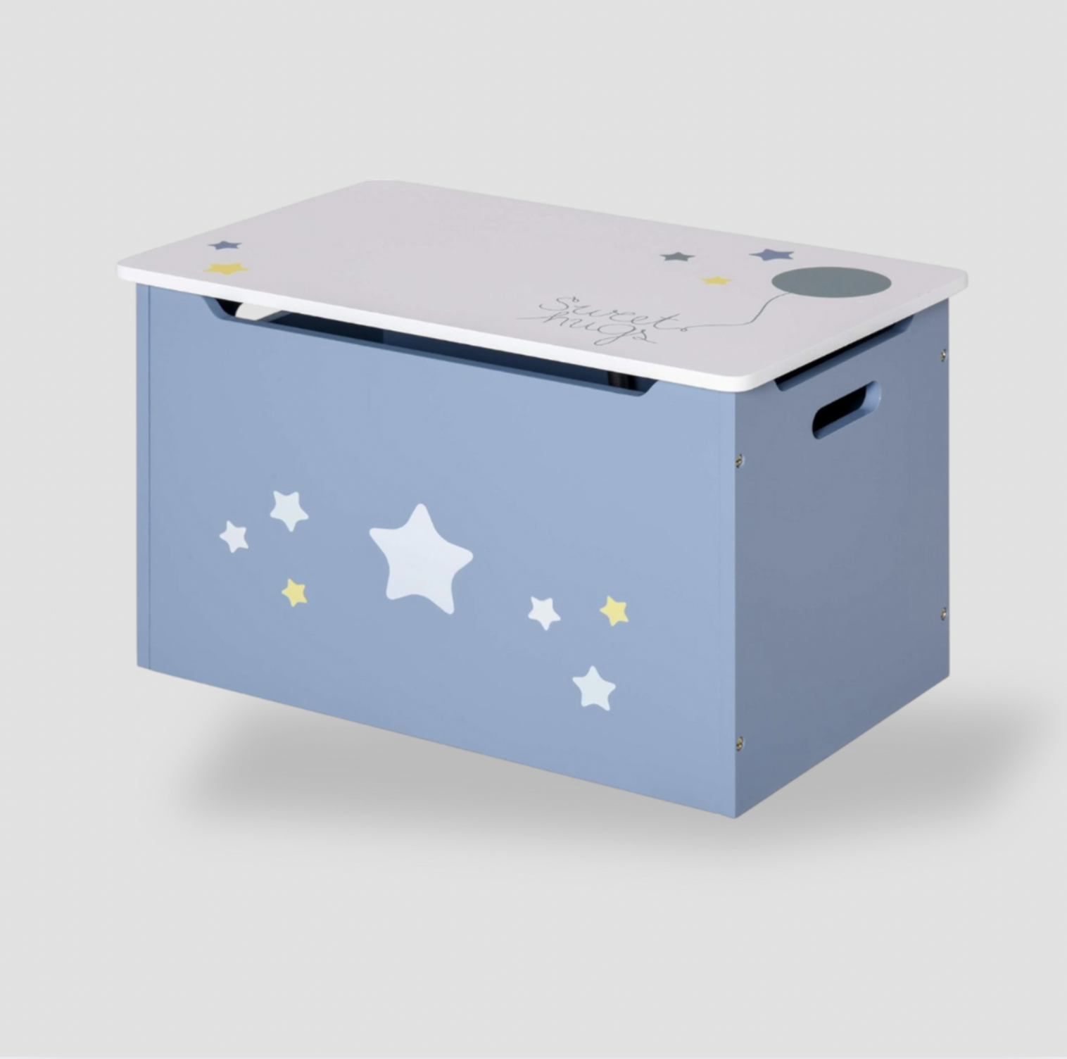 Coffre à jouets banc en bois pour enfants bleu clair avec couvercle blanc, motifs d'étoiles et de lune et poignées latérales découpées, vue trois-quarts
