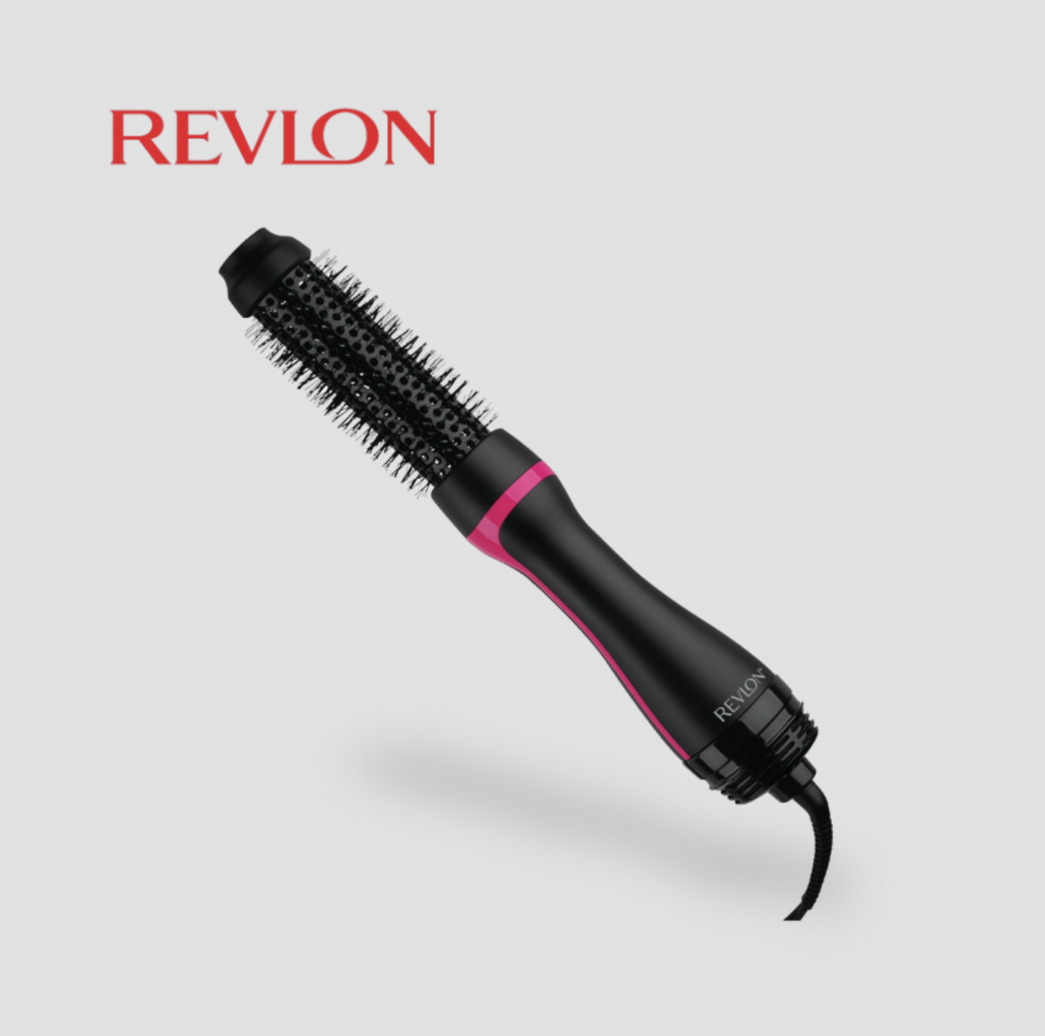 Brosse soufflante ronde Revlon One-Step Root Booster noire avec accent rose, vue trois-quarts