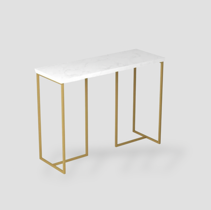 Table console rectangulaire avec plateau en marbre blanc et piètement en métal doré, vue trois-quarts